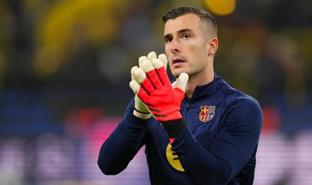 Inaki Pena sắp chia tay Barcelona sau khi mất vị trí chính thức