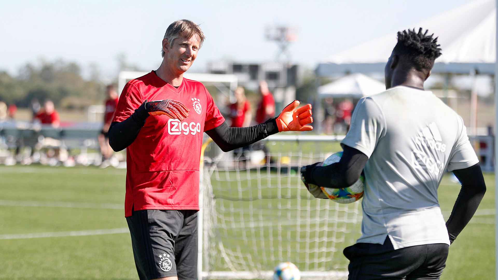 Tương lai Andre Onana tại Manchester United: Van der Sar lên tiếng bảo vệ, Quỷ đỏ cân nhắc lựa chọn thay thế